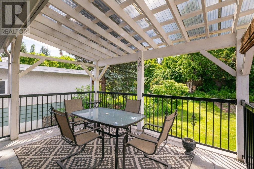  940 2nd Avenue Southeast, Salmon Arm