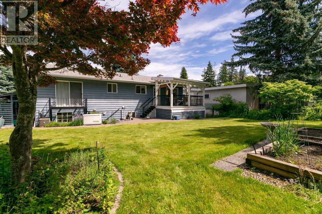  940 2nd Avenue Southeast, Salmon Arm
