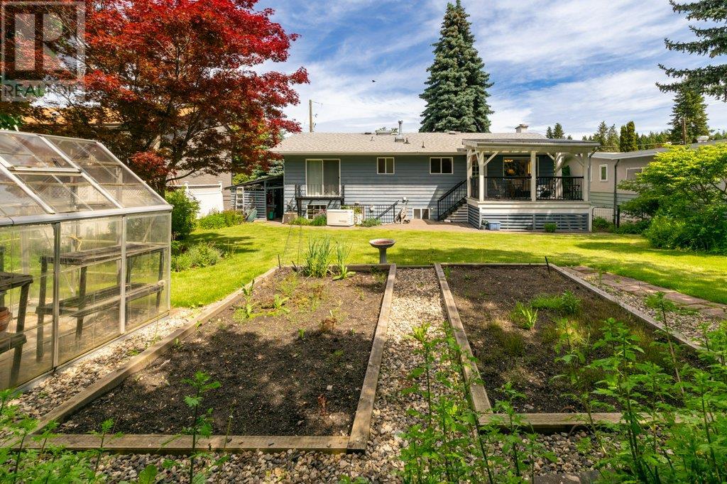  940 2nd Avenue Southeast, Salmon Arm