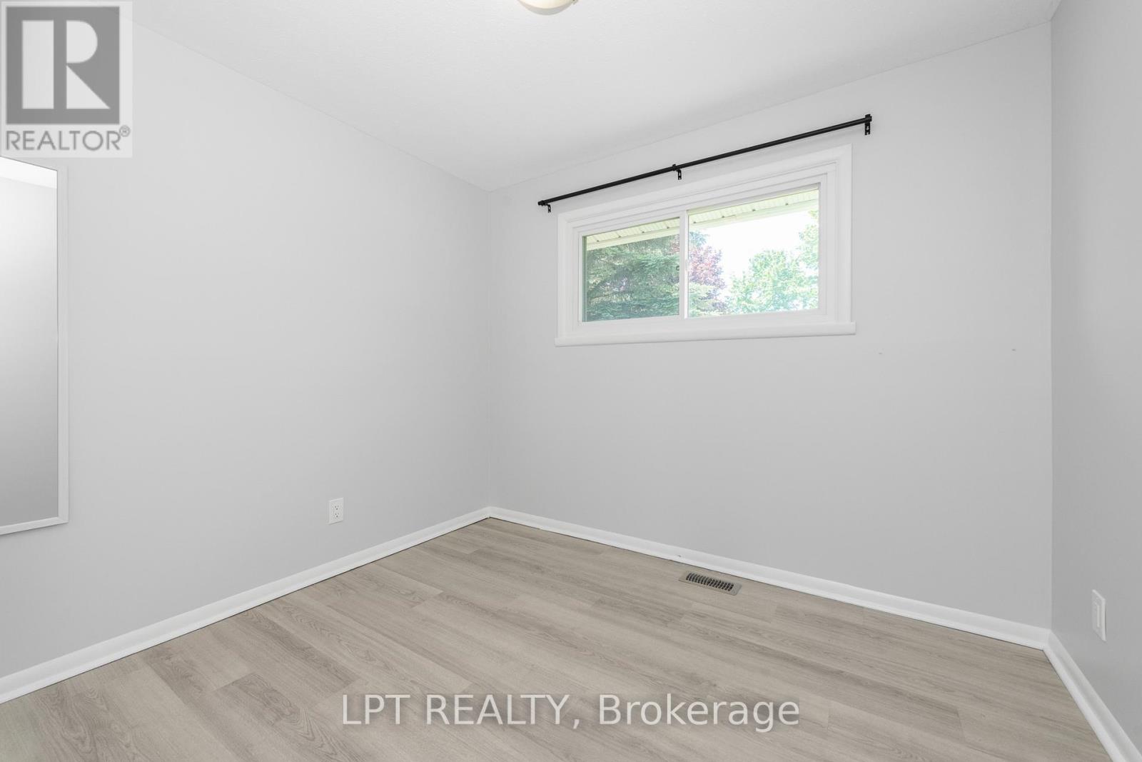 Photo 18 of 5 Attwood Crescent, Ottawa ON