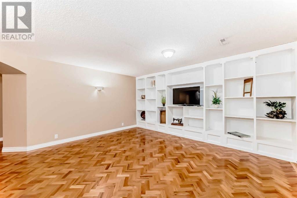 Single Family House for Sale in  Douglas Glen Boulevard SE Douglasdale/Glen Calgary 