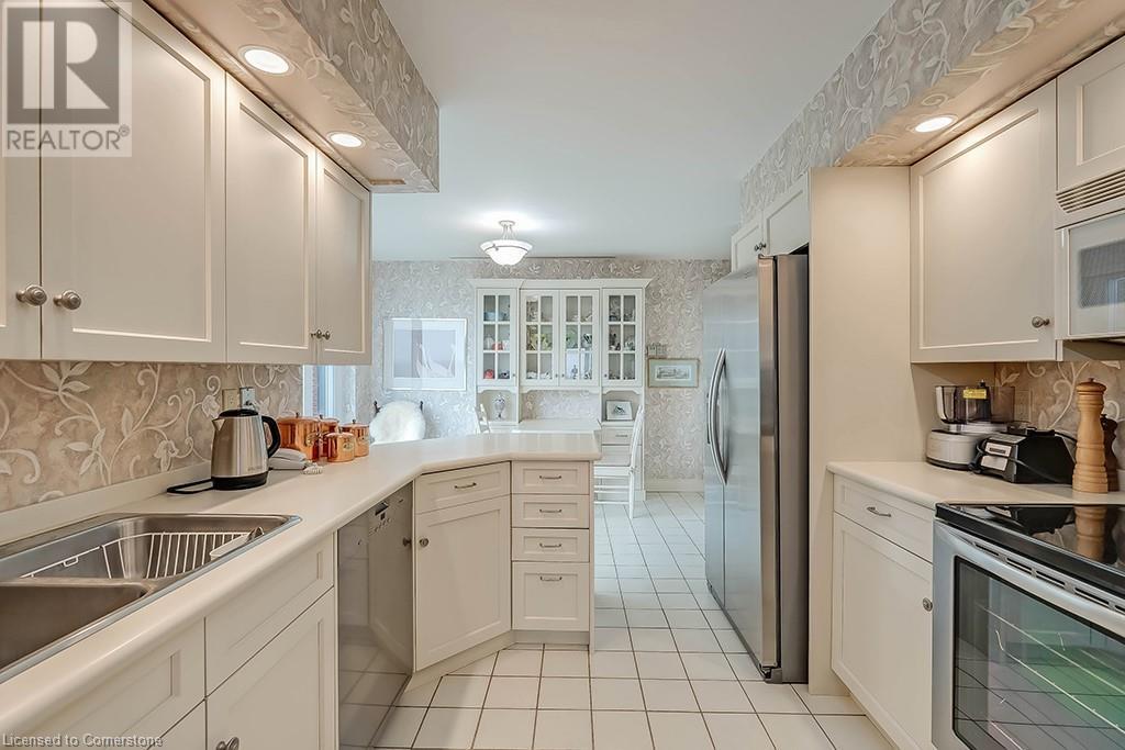 Photo 8 of 2220 Lakeshore Road Unit 23, Burlington ON