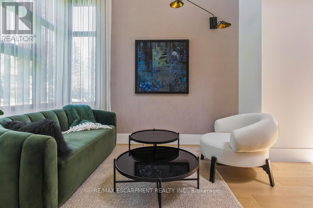 Photo 11 of 1308 Greenoaks Drive, Mississauga ON