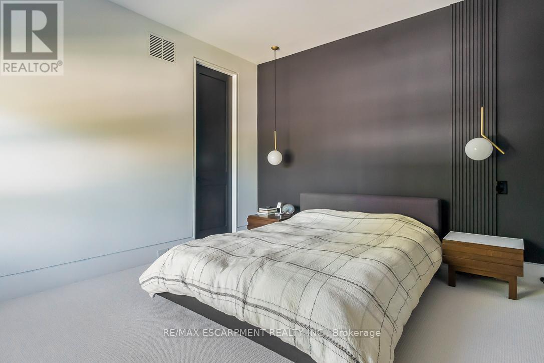 Photo 30 of 1308 Greenoaks Drive, Mississauga ON