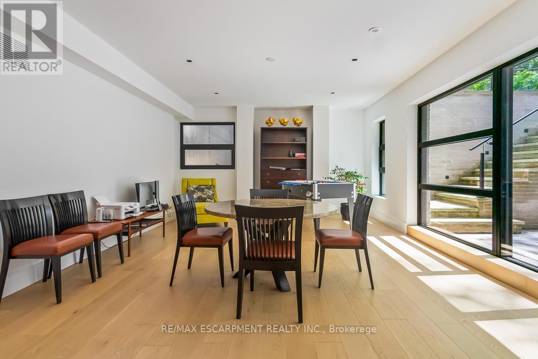 Photo 38 of 1308 Greenoaks Drive, Mississauga ON