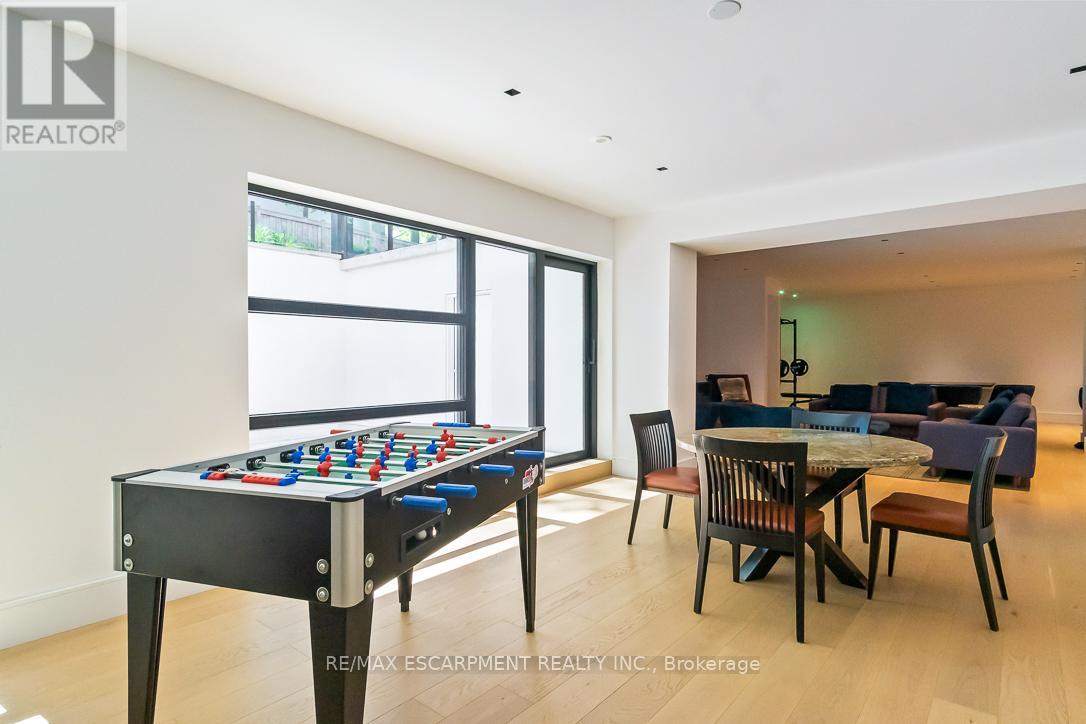 Photo 39 of 1308 Greenoaks Drive, Mississauga ON
