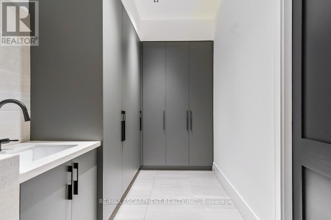 Photo 7 of 1308 Greenoaks Drive, Mississauga ON