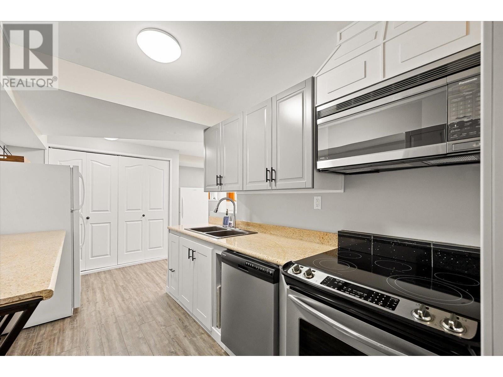 3546 MABEL LAKE Road - 42