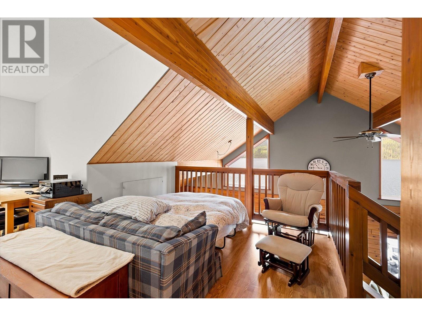 3546 MABEL LAKE Road - 32