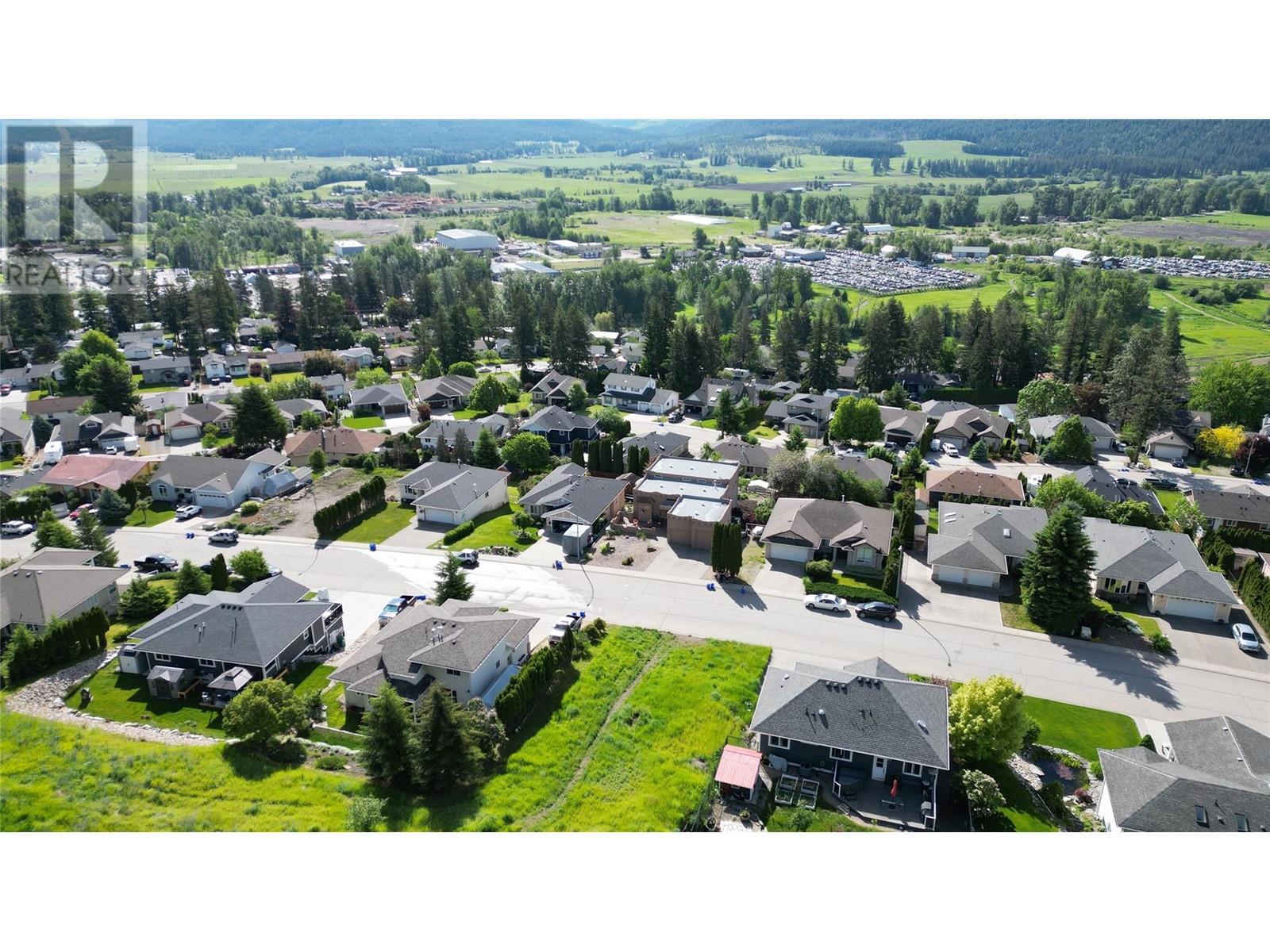 2000 Mountain View Avenue, Lumby