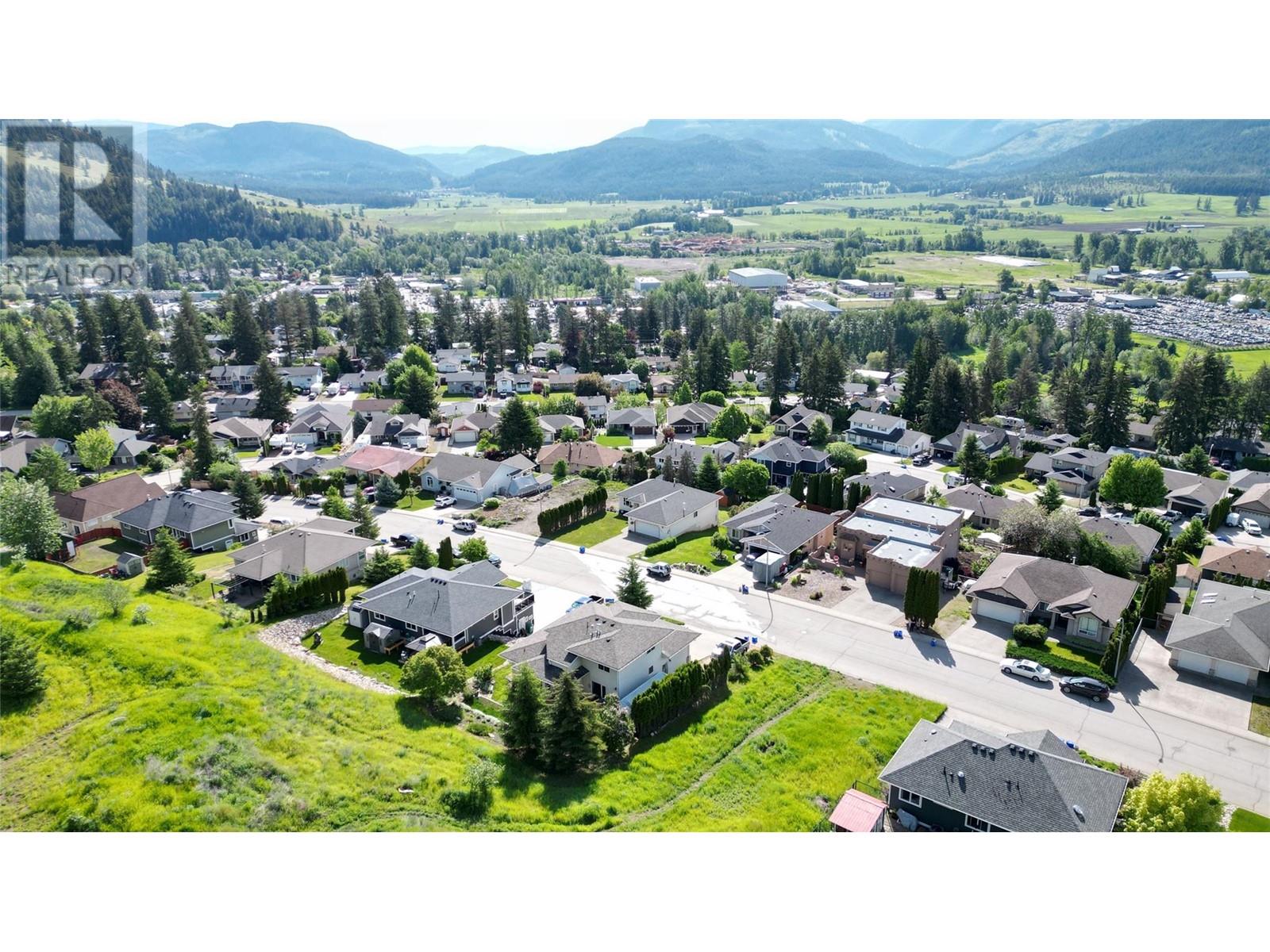 2000 Mountain View Avenue, Lumby