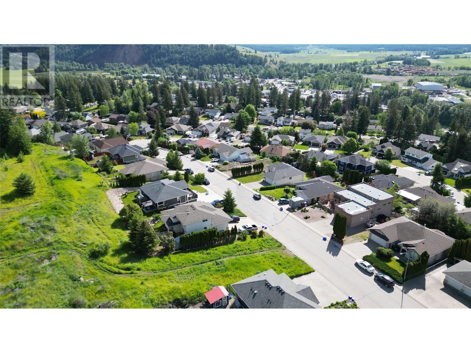 2000 Mountain View Avenue, Lumby