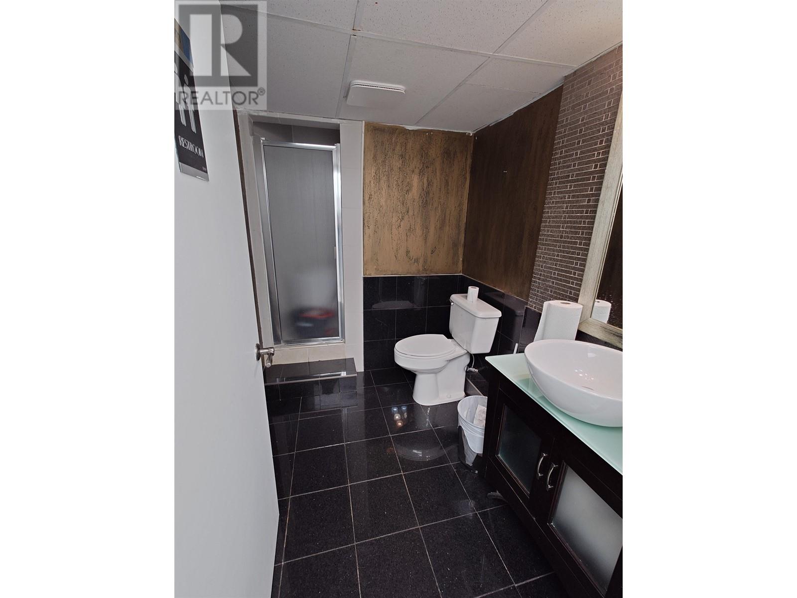 Photo 10 of 2487 Kingsway Way, Vancouver BC