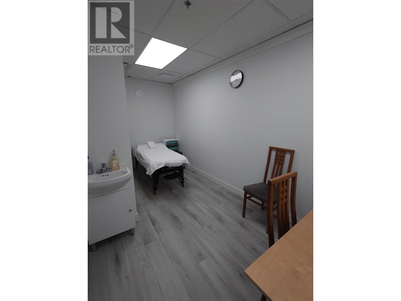 Photo 13 of 2487 Kingsway Way, Vancouver BC