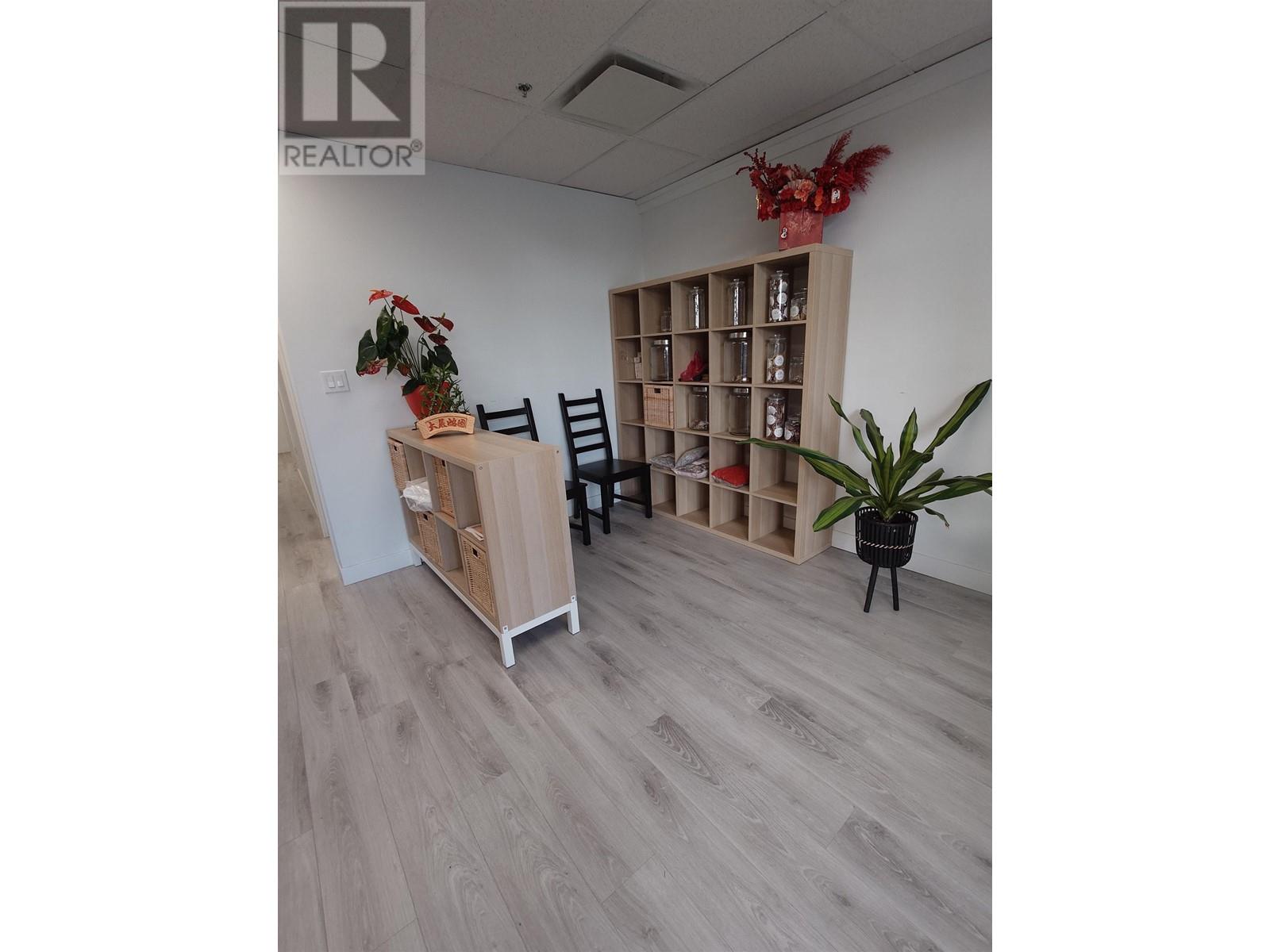 Photo 5 of 2487 Kingsway Way, Vancouver BC