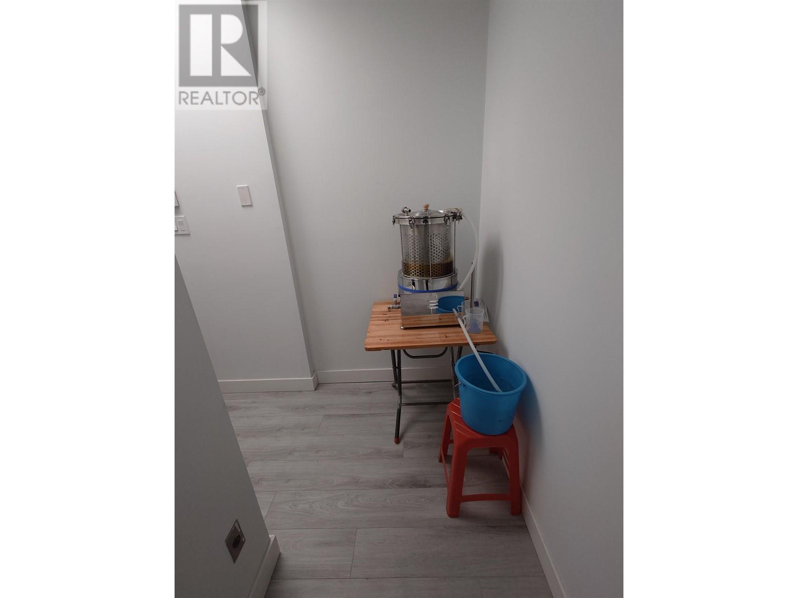 Photo 8 of 2487 Kingsway Way, Vancouver BC