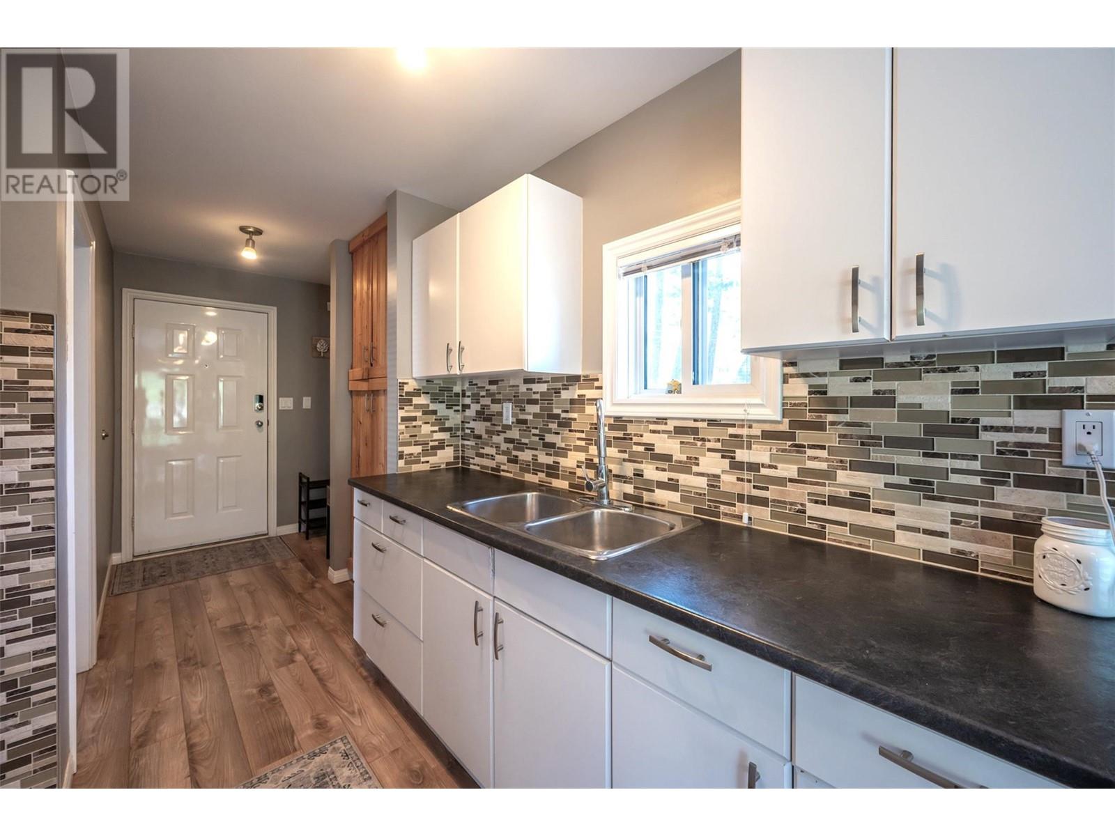 200 TWIN LAKES Road, Kaleden