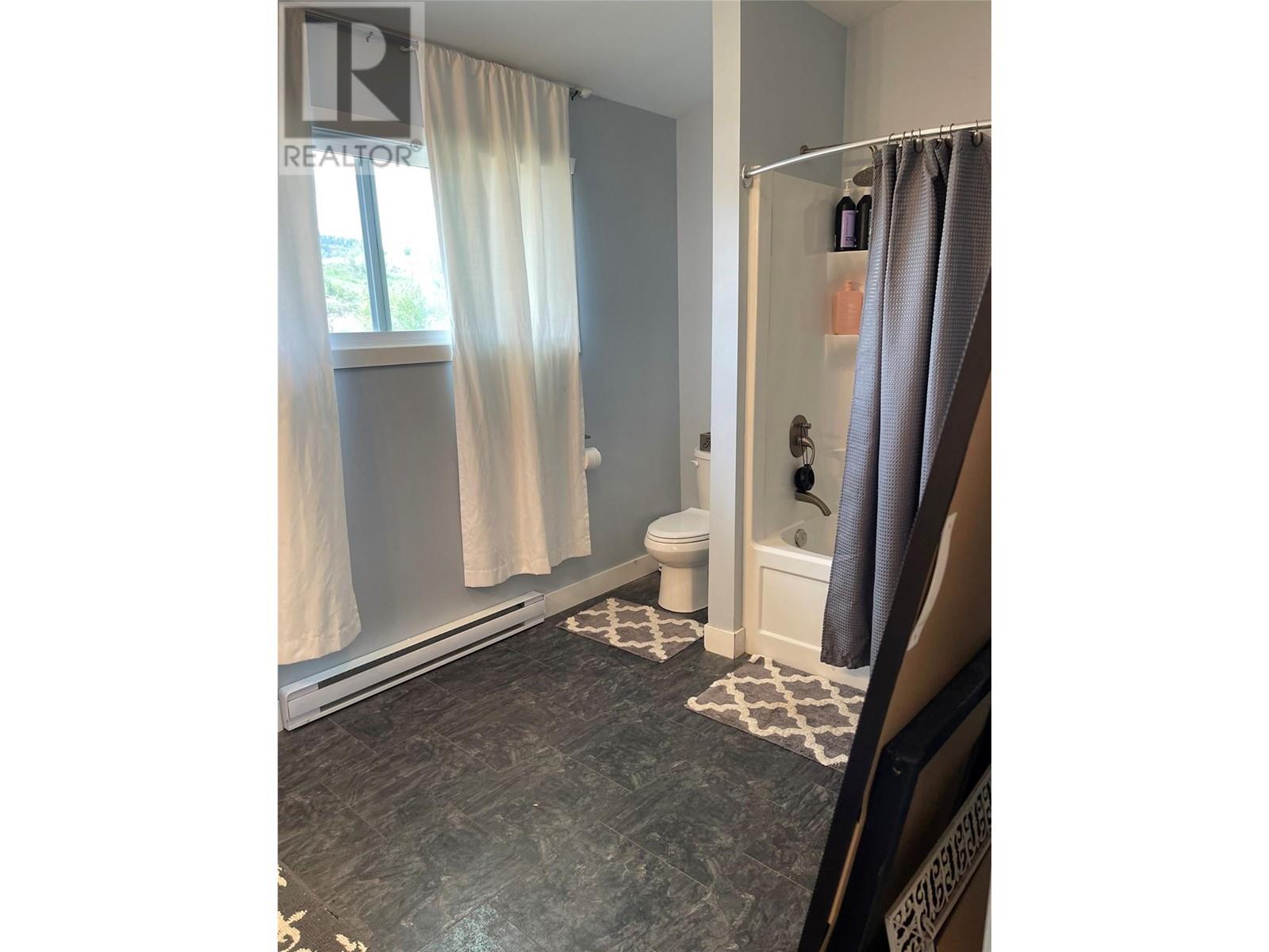  2670 Glenmore Road North, Kelowna