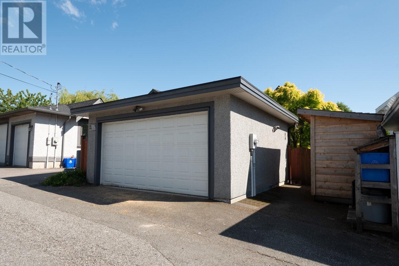 336 W 17TH STREET, North Vancouver