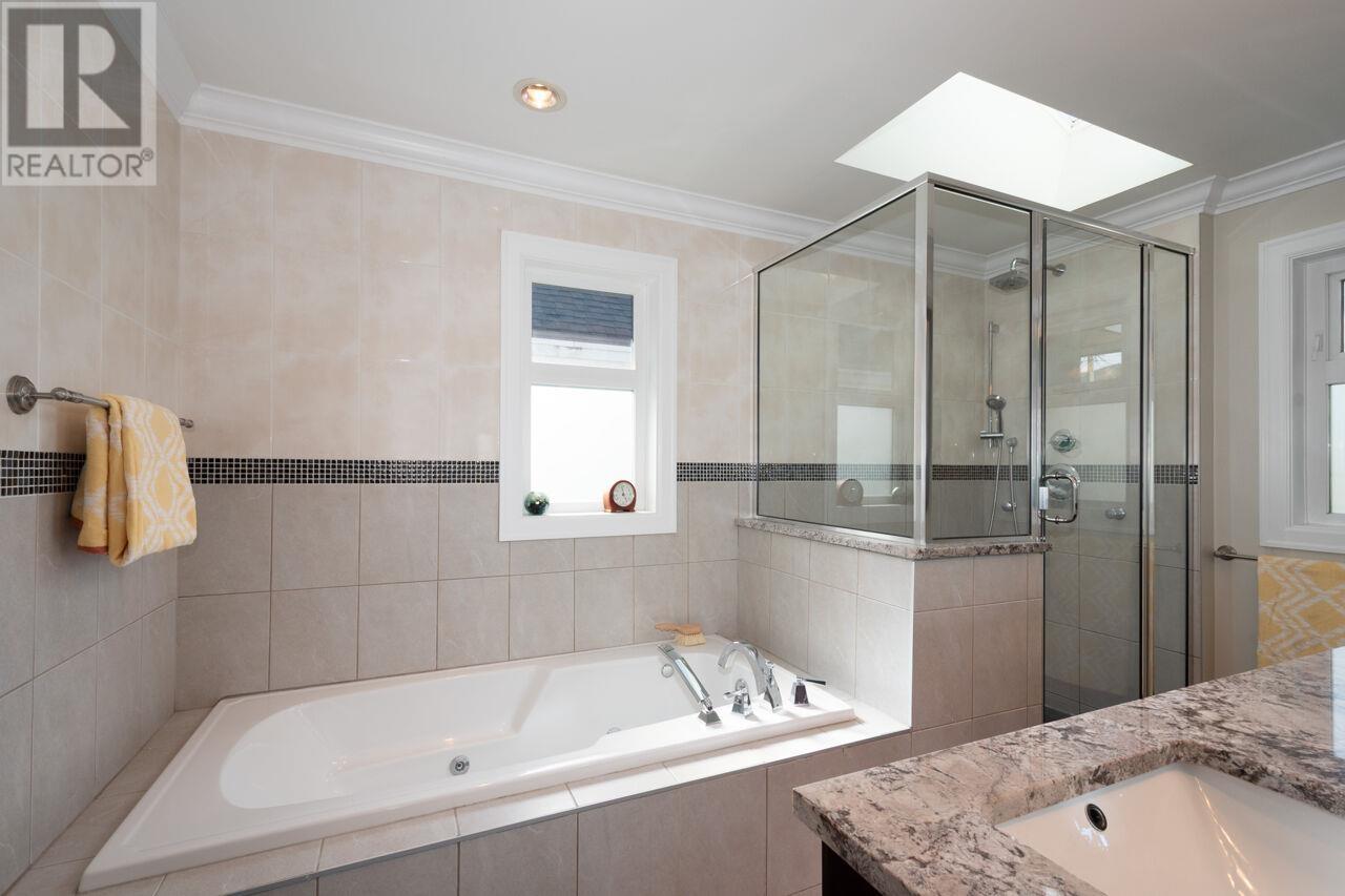 336 W 17TH STREET, North Vancouver