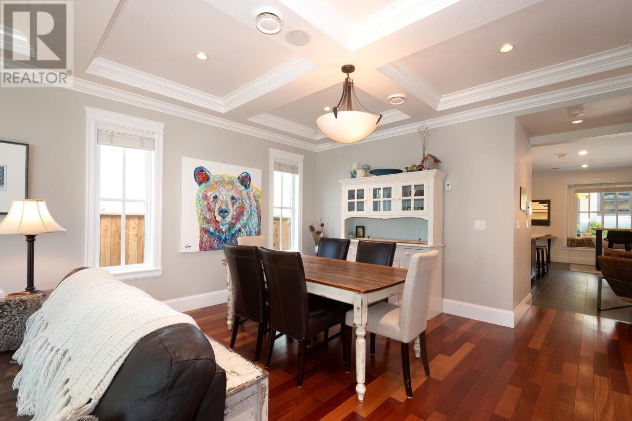 336 W 17TH STREET, North Vancouver