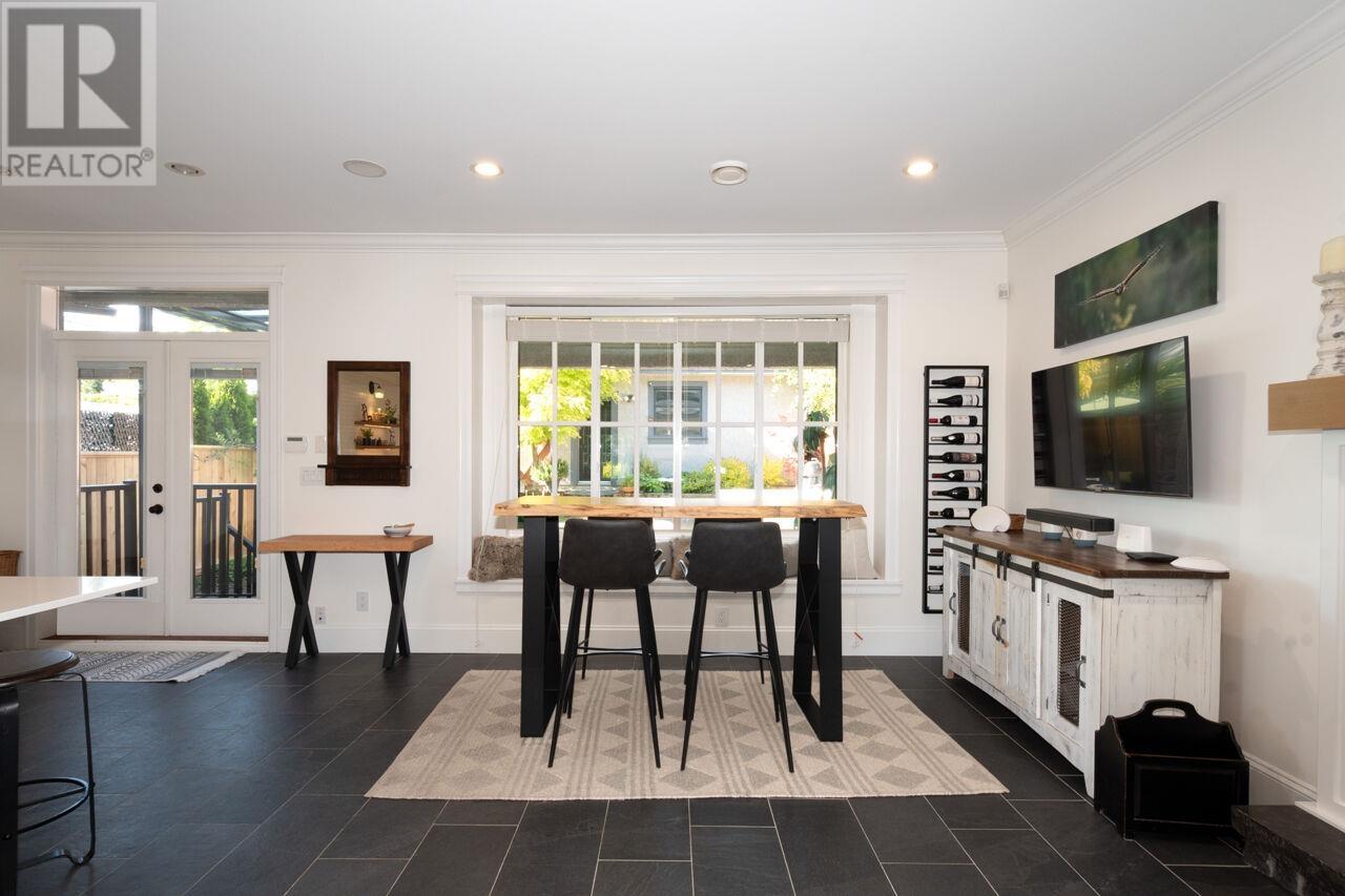 336 W 17TH STREET, North Vancouver
