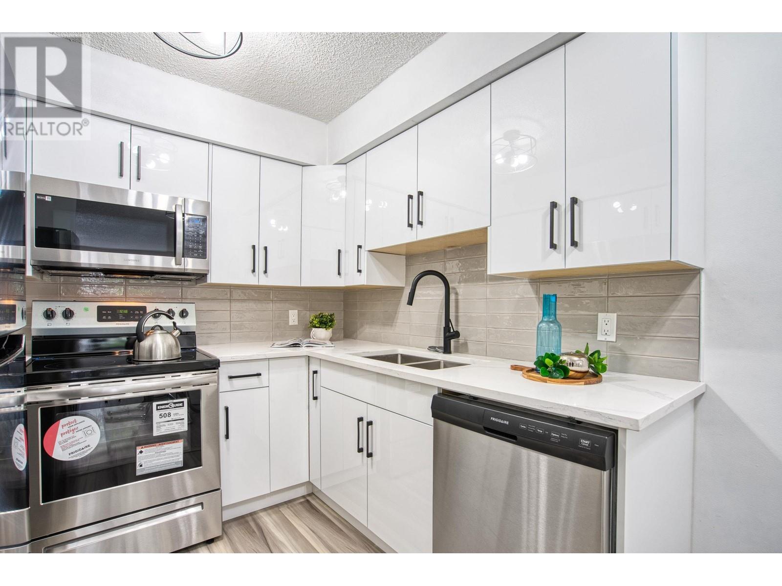 205 1948 COQUITLAM AVENUE, Port Coquitlam real estate listing R2949072