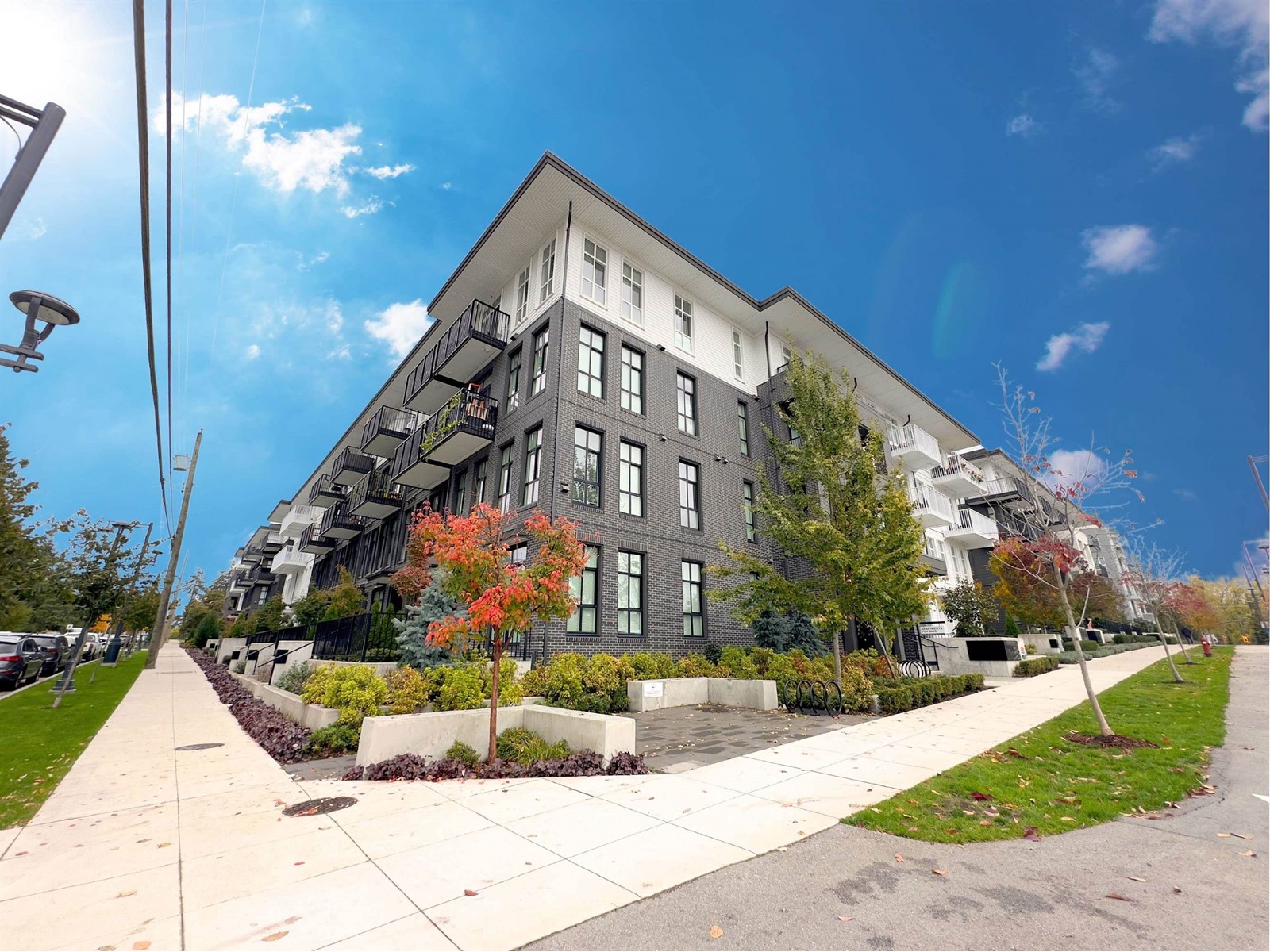 Photo 2 of 202 13929 105 Boulevard, Surrey BC