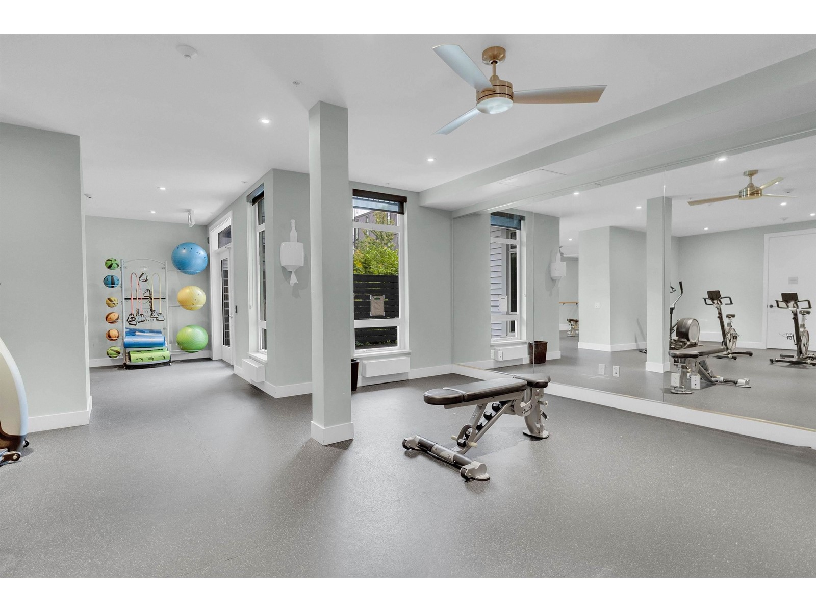 Photo 26 of 202 13929 105 Boulevard, Surrey BC