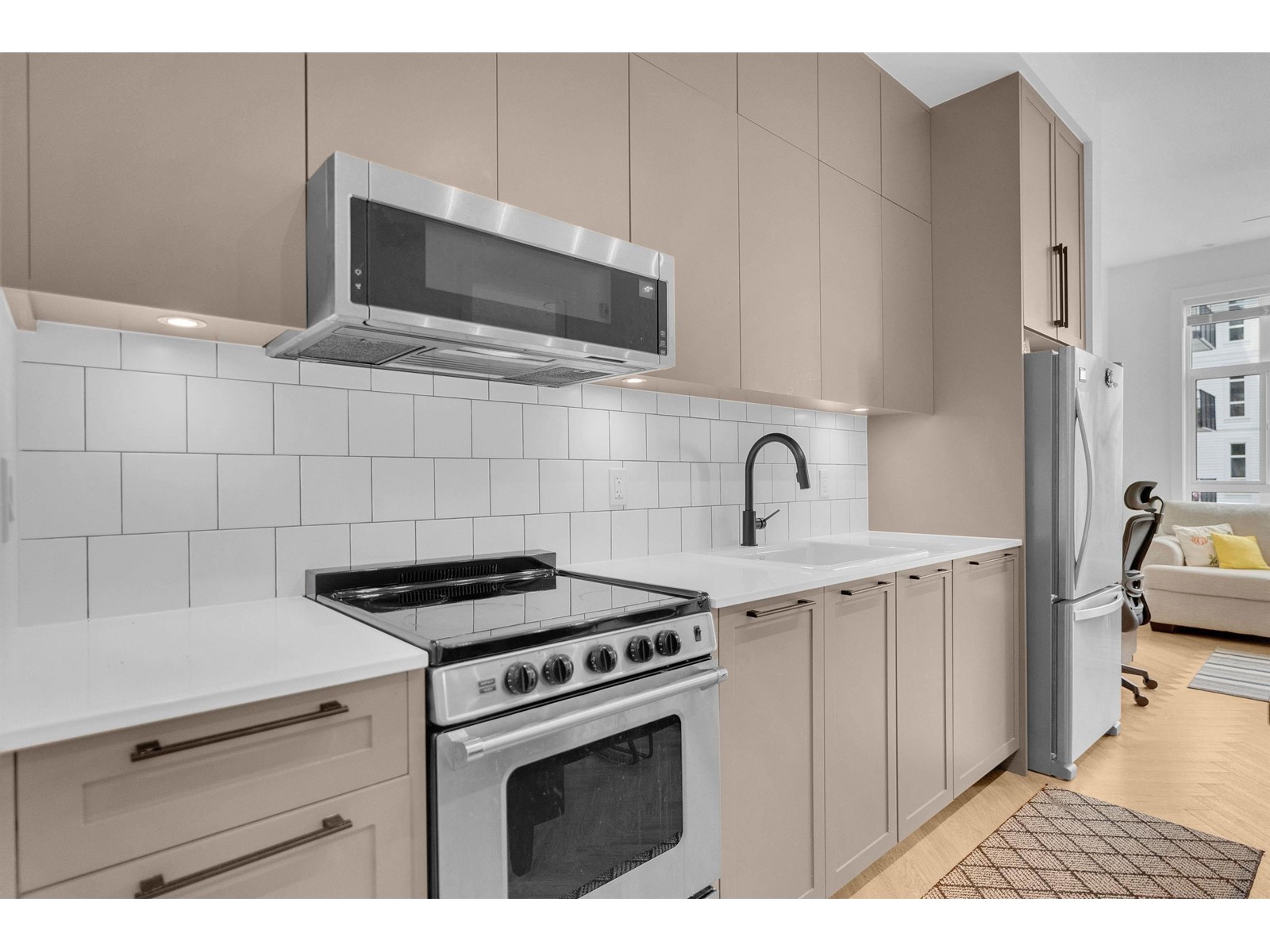 Photo 10 of 202 13929 105 Boulevard, Surrey BC