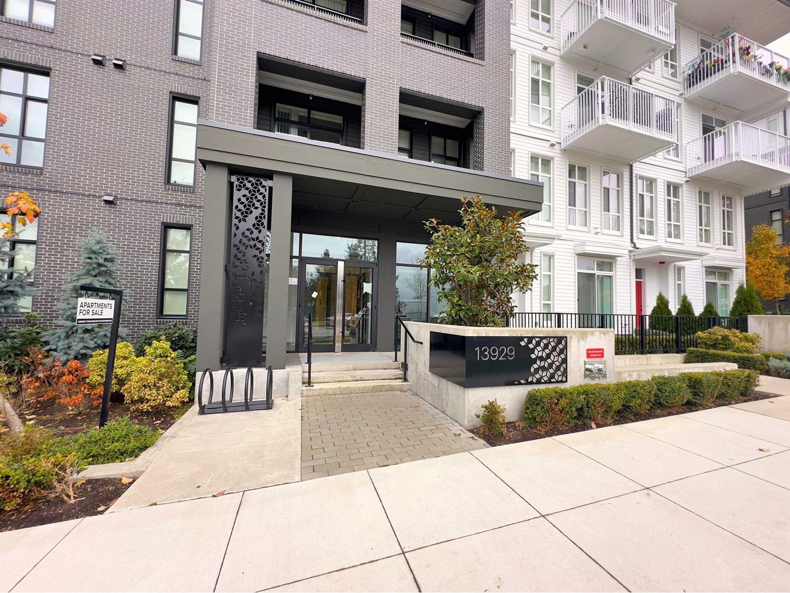 Photo 3 of 202 13929 105 Boulevard, Surrey BC