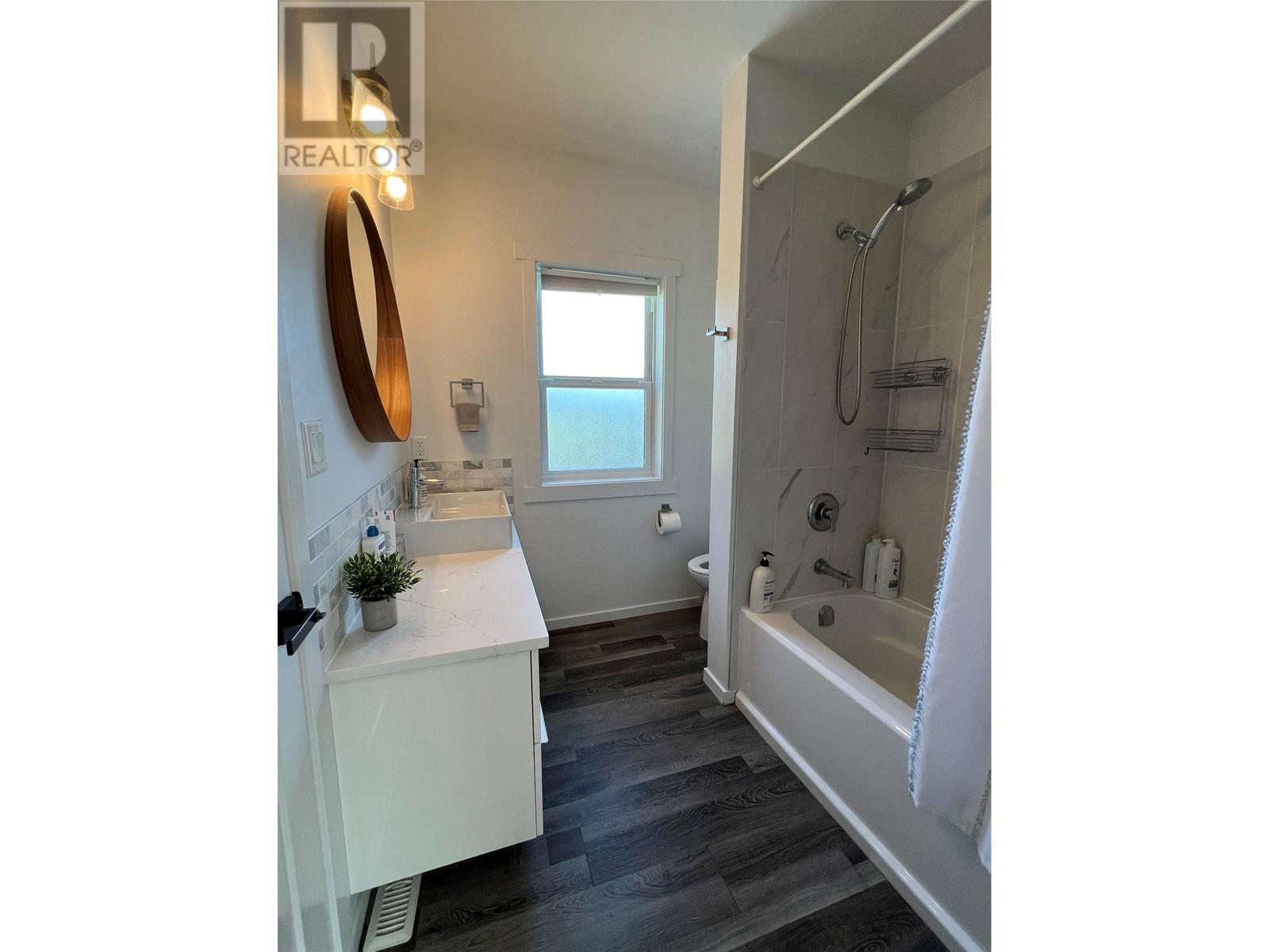  5090 50A Street Northeast, Salmon Arm