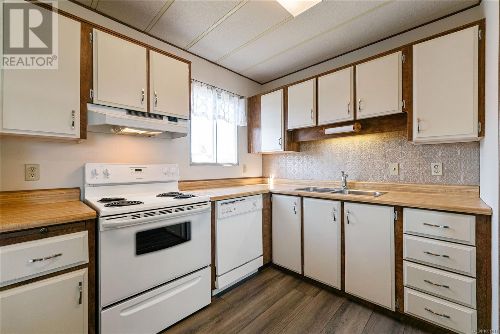 Photo 10 of 51 6325 Metral Dr, Nanaimo BC