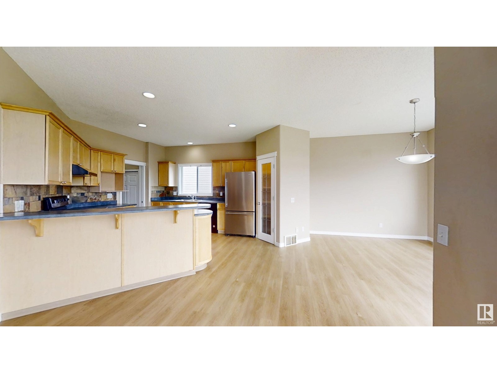 Photo 13 of 8403 5 Av Sw, Edmonton AB