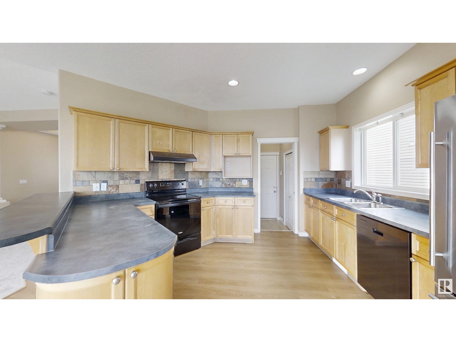 Photo 16 of 8403 5 Av Sw, Edmonton AB