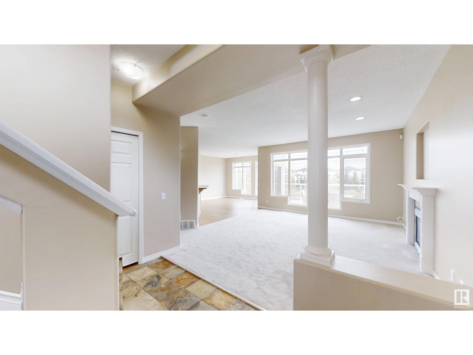 Photo 8 of 8403 5 Av Sw, Edmonton AB