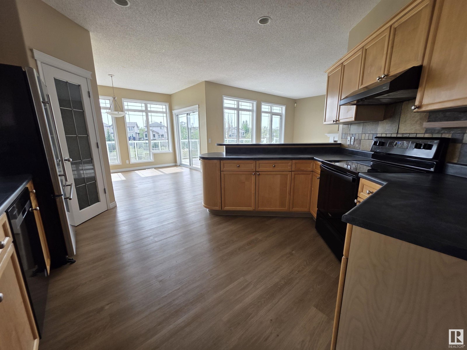 Photo 14 of 8403 5 Av Sw, Edmonton AB