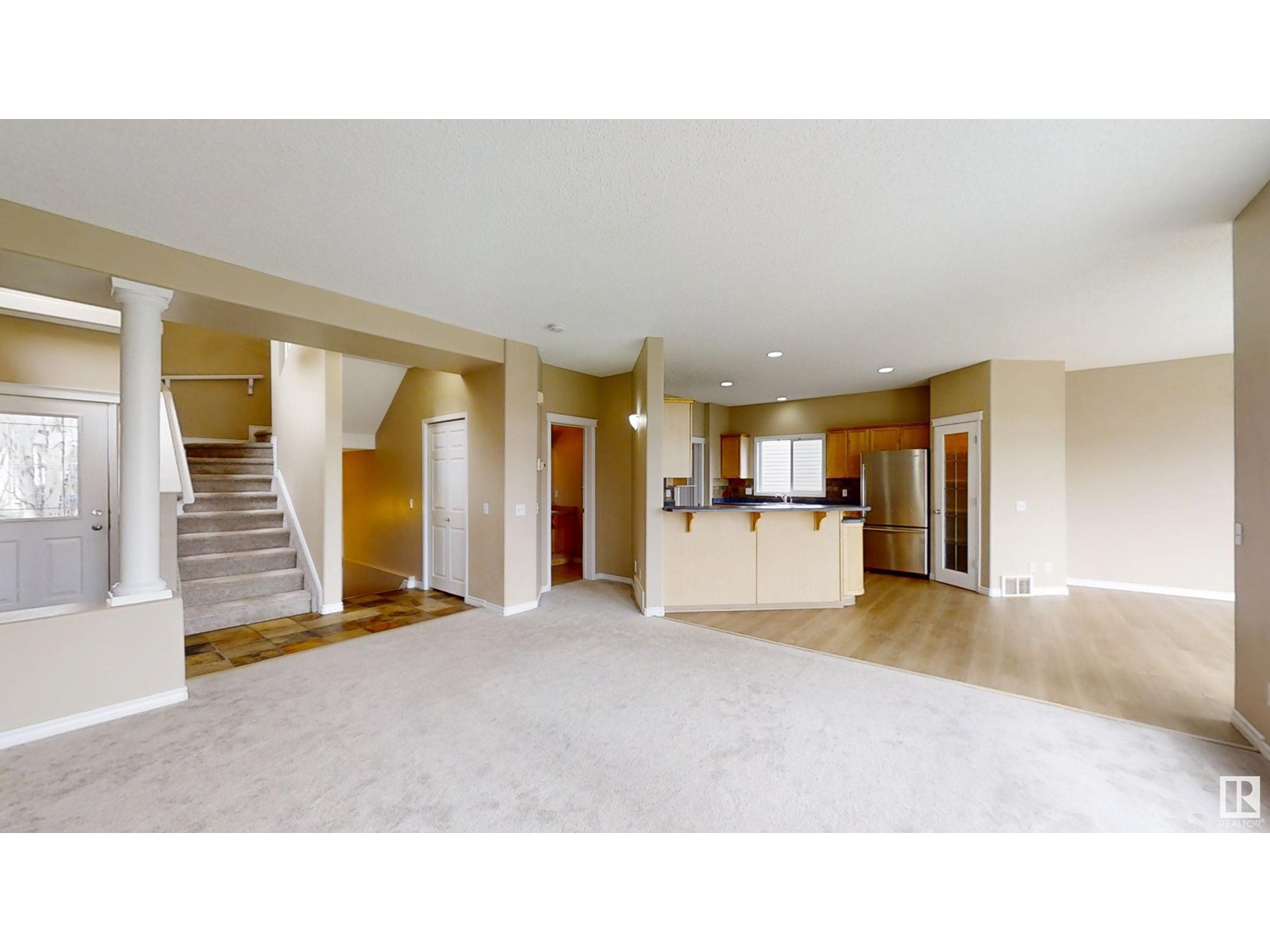 Photo 10 of 8403 5 Av Sw, Edmonton AB