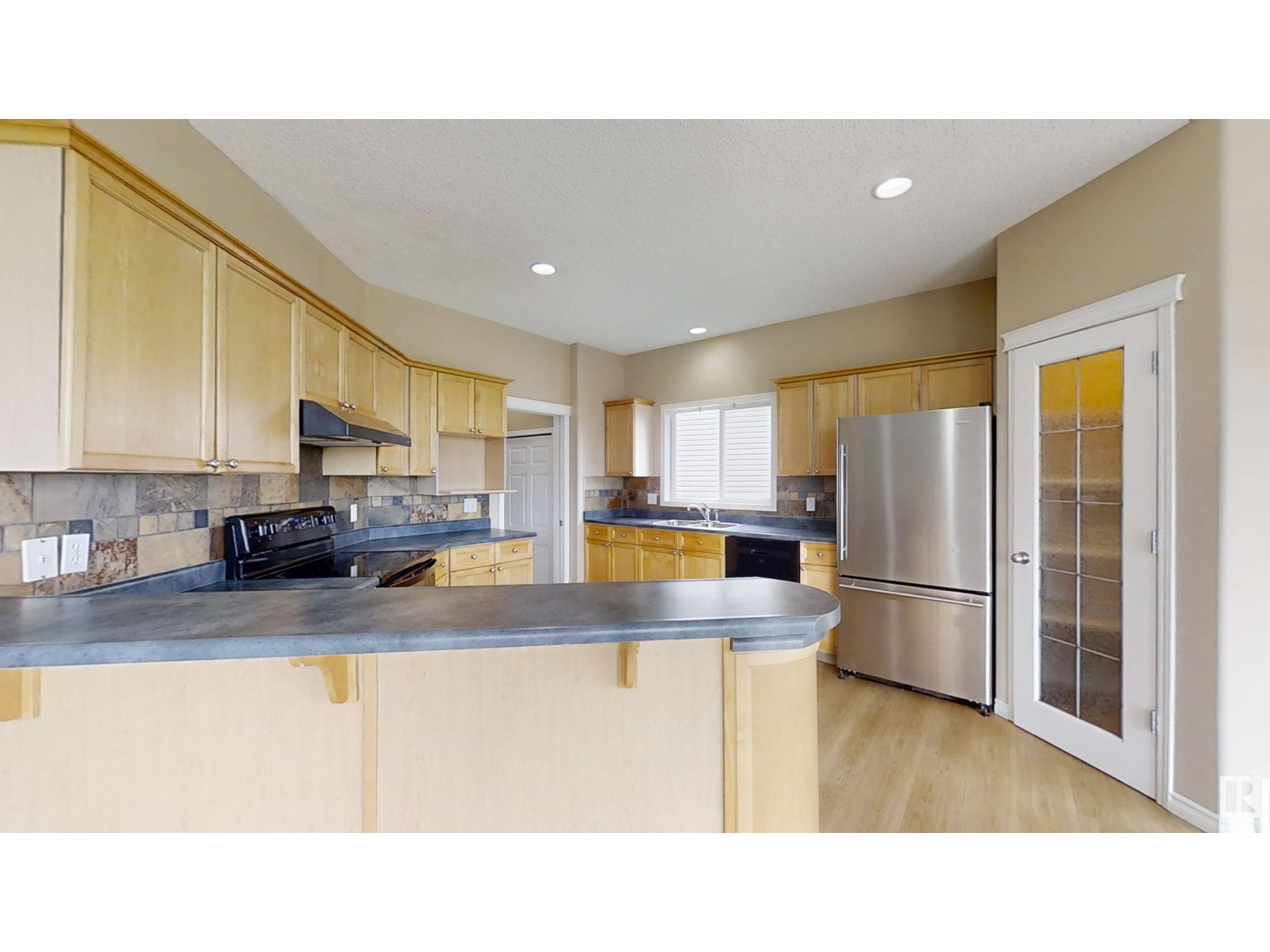 Photo 17 of 8403 5 Av Sw, Edmonton AB