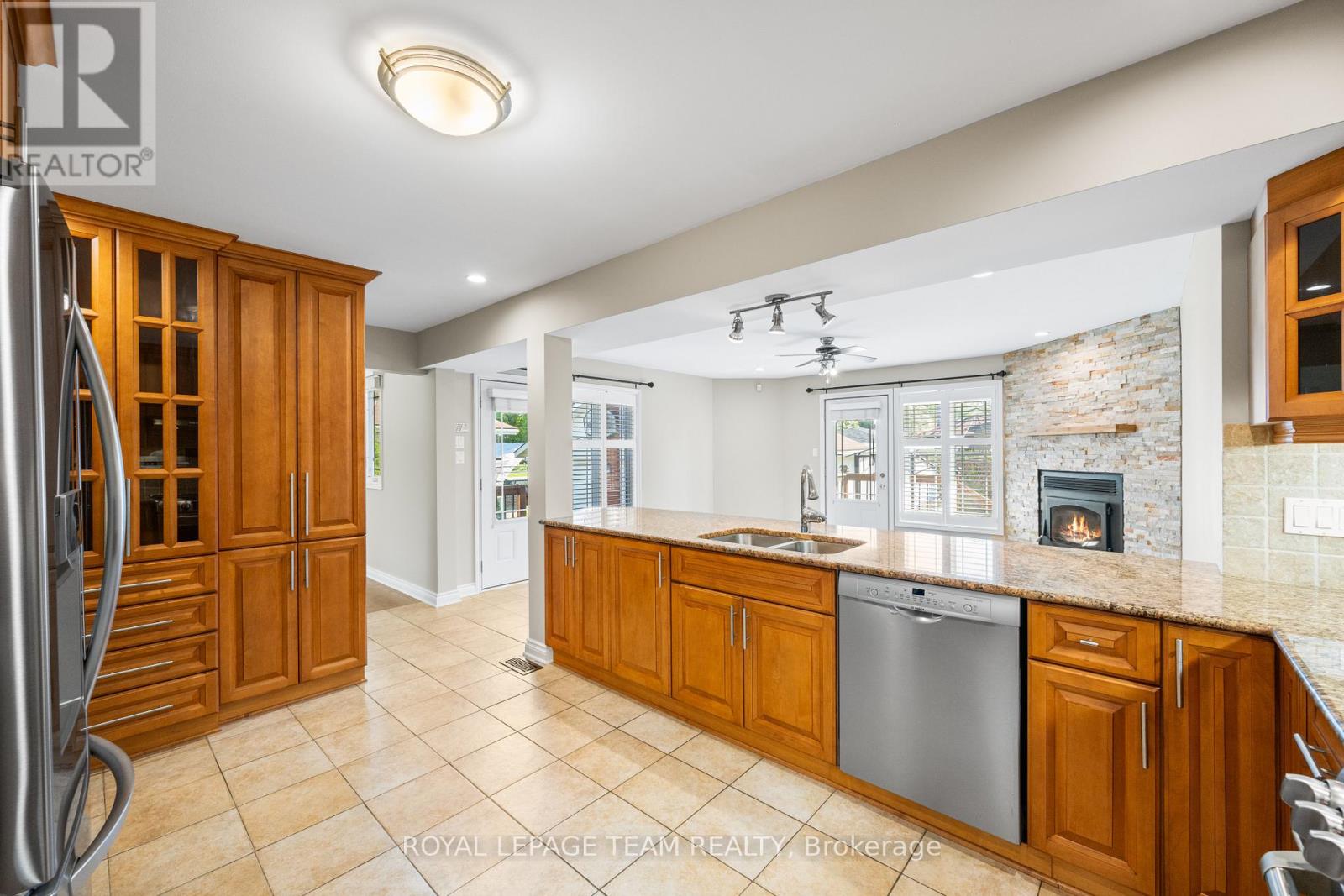Photo 5 of 3 Millbrook Crescent, Ottawa ON