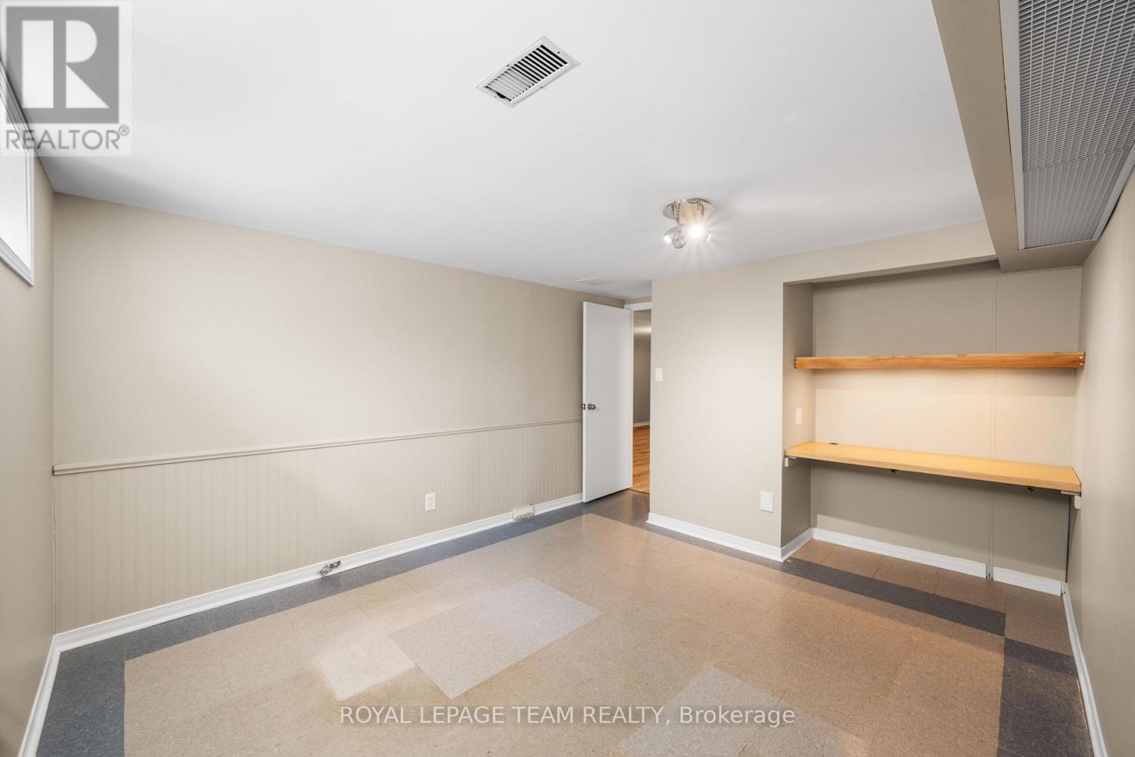 Photo 10 of 3 Millbrook Crescent, Ottawa ON