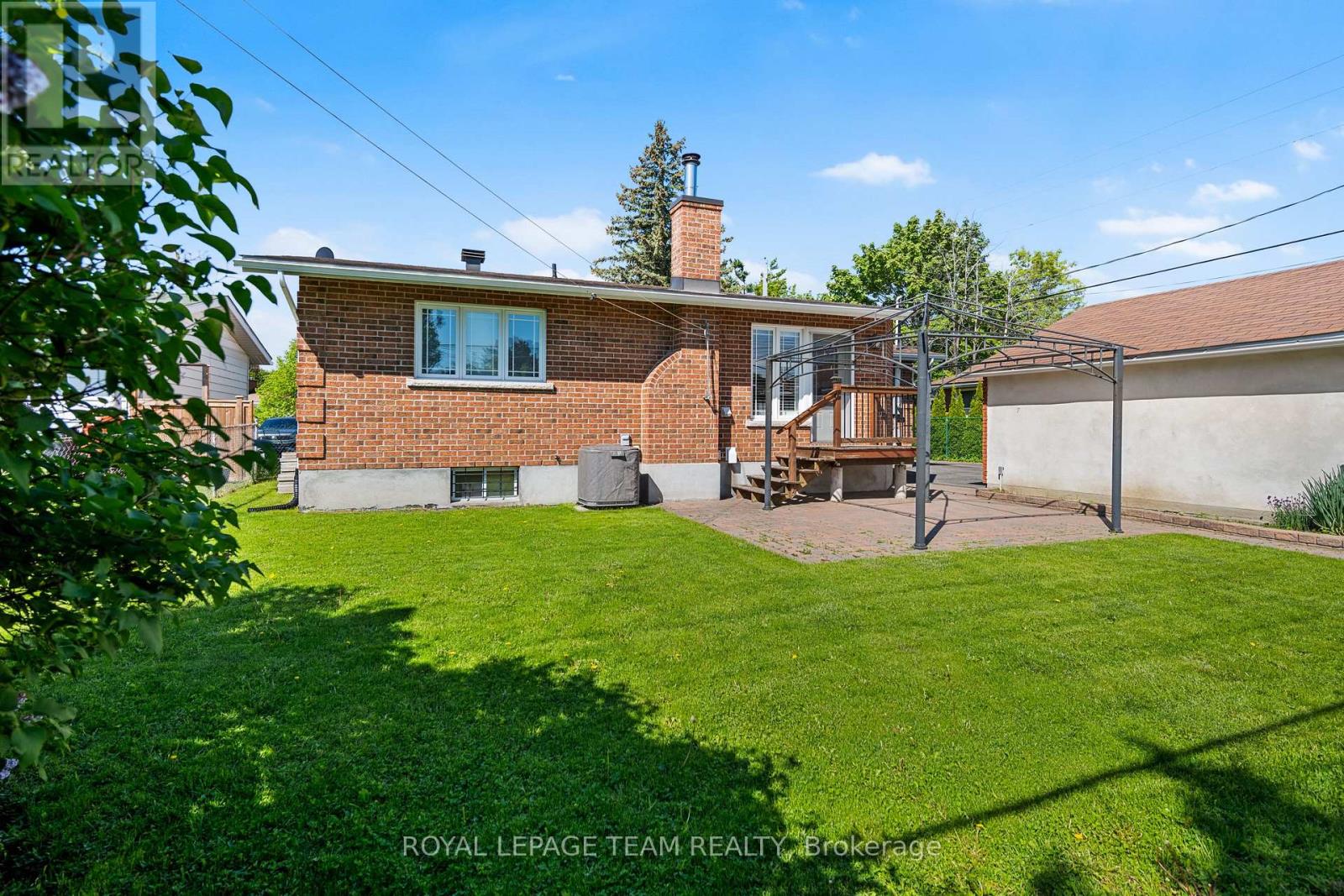 Photo 2 of 3 Millbrook Crescent, Ottawa ON