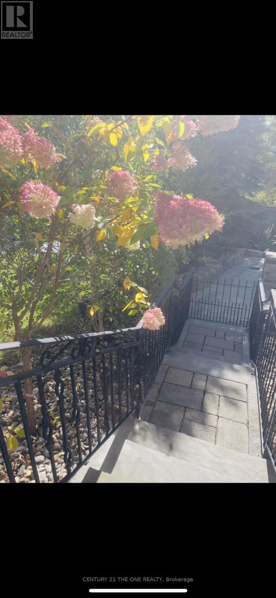 Single Family House for Sale in  RIVERMILL CRESCENT Vaughan (Patterson) 