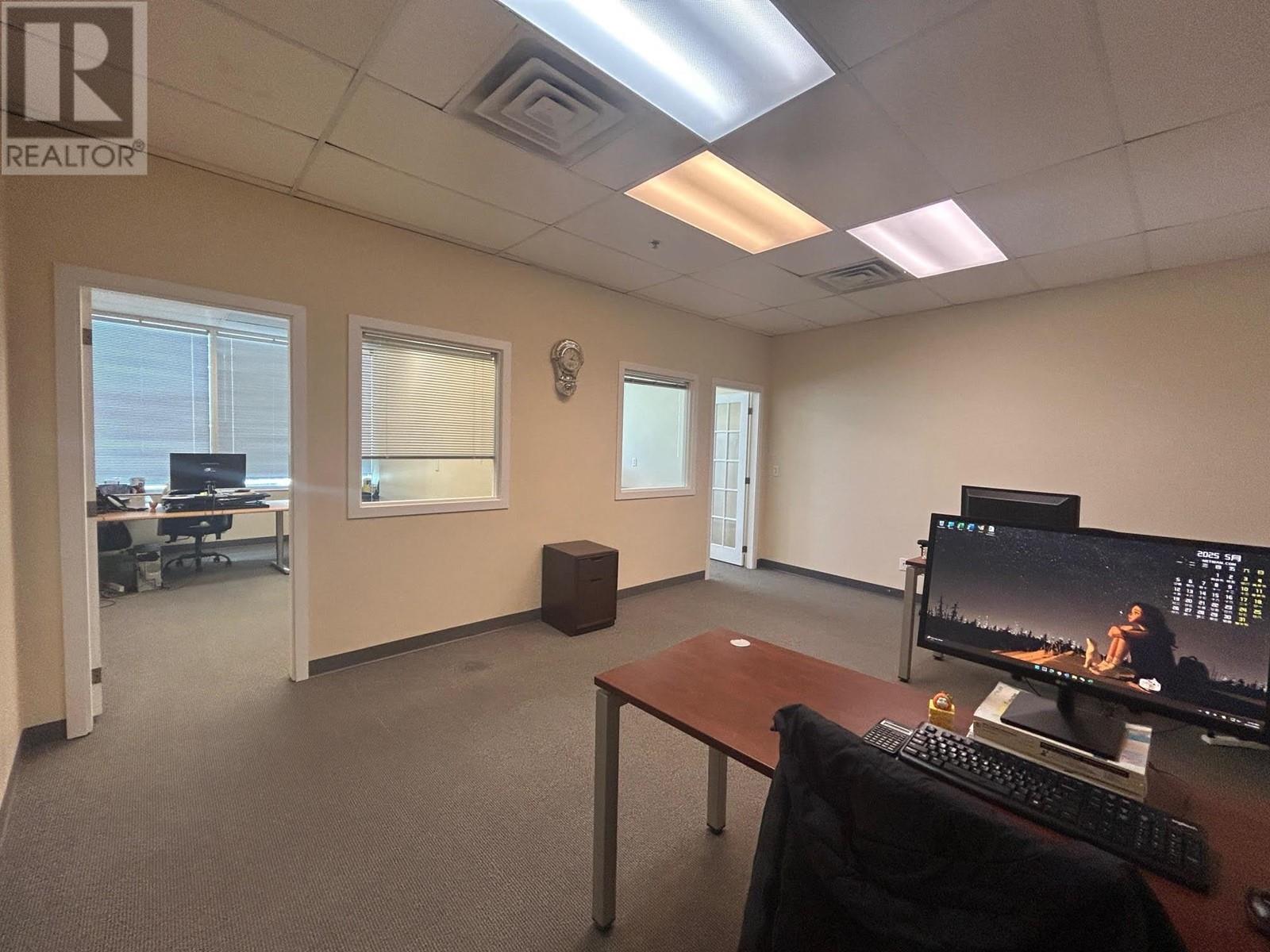 Office in Burnaby - Image 9