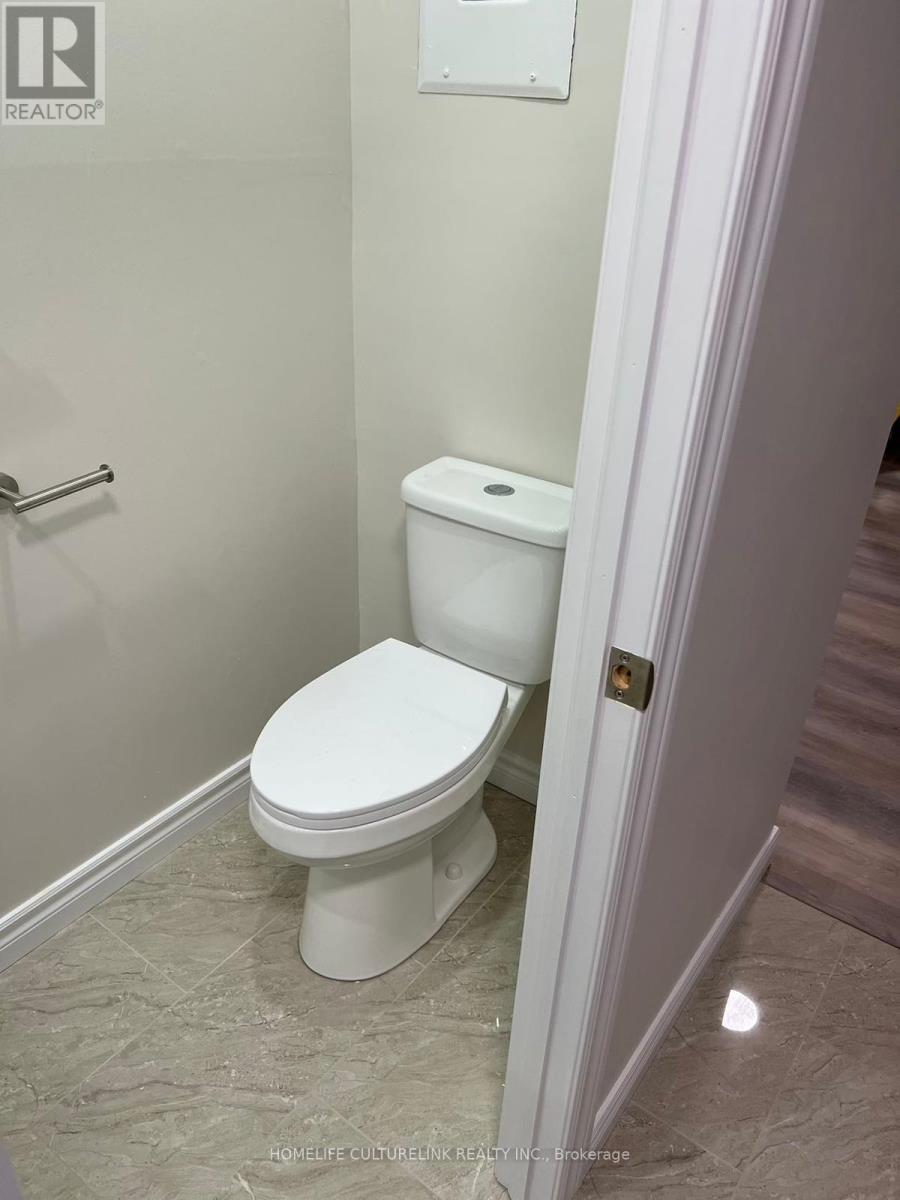 Photo 15 of 2 F 3445 Yonge Street, Toronto ON