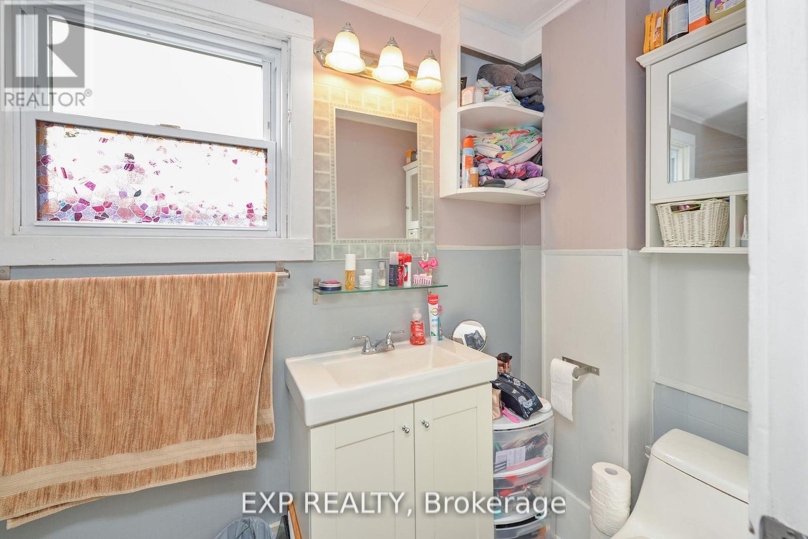 Photo 9 of 96 York Street, St Catharines ON