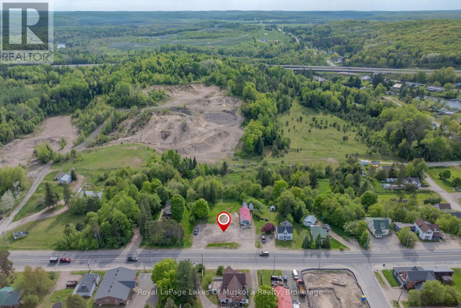 Photo 4 of 117 Ontario Street, Burks Falls ON