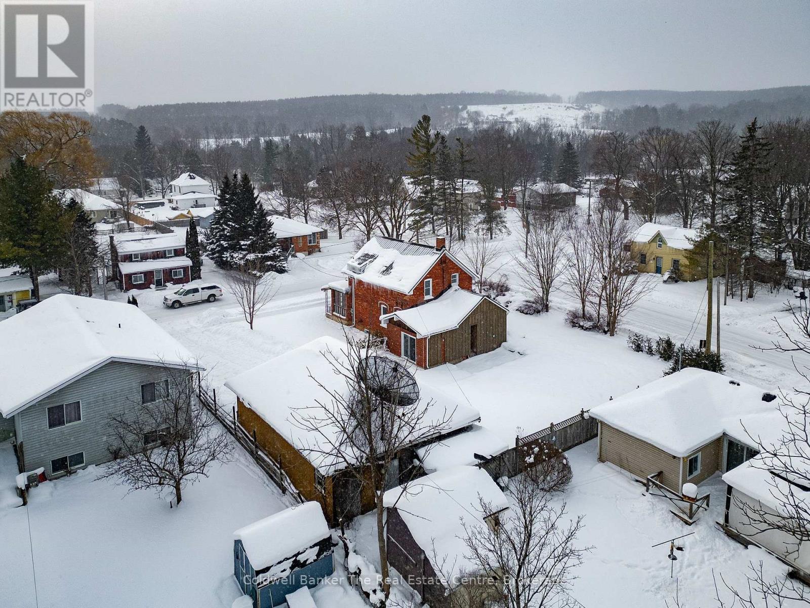 Photo 3 of 24 Elizabeth Street W, Clearview ON