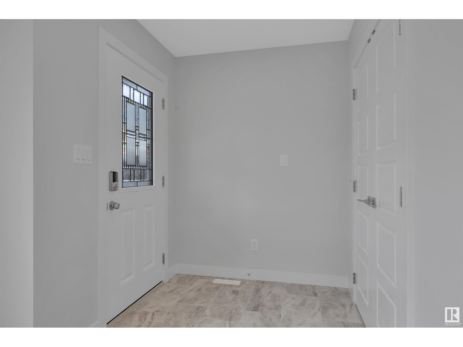 Photo 39 of 5006 5008 48 Av, Leduc AB