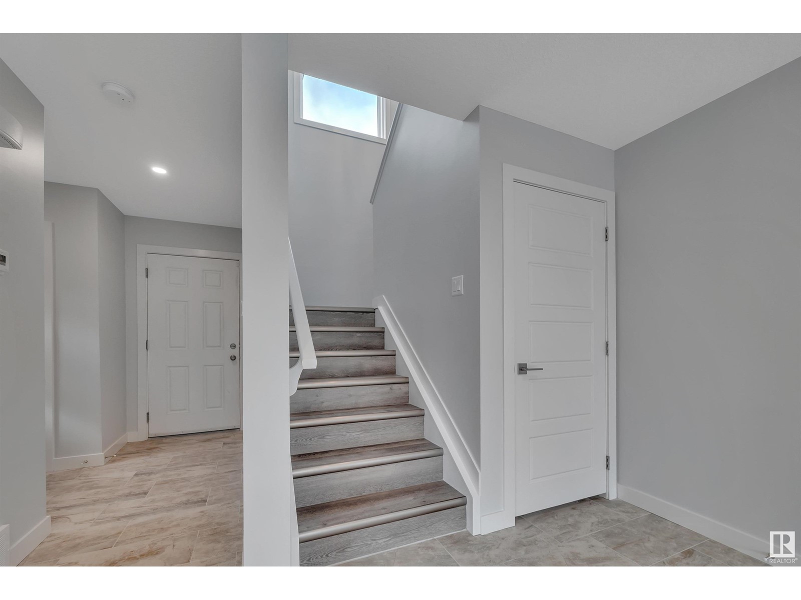 Photo 52 of 5006 5008 48 Av, Leduc AB